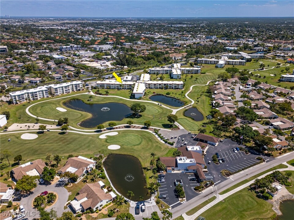 1700 Pine Valley Dr in Ft. Myers, FL - Foto de edificio