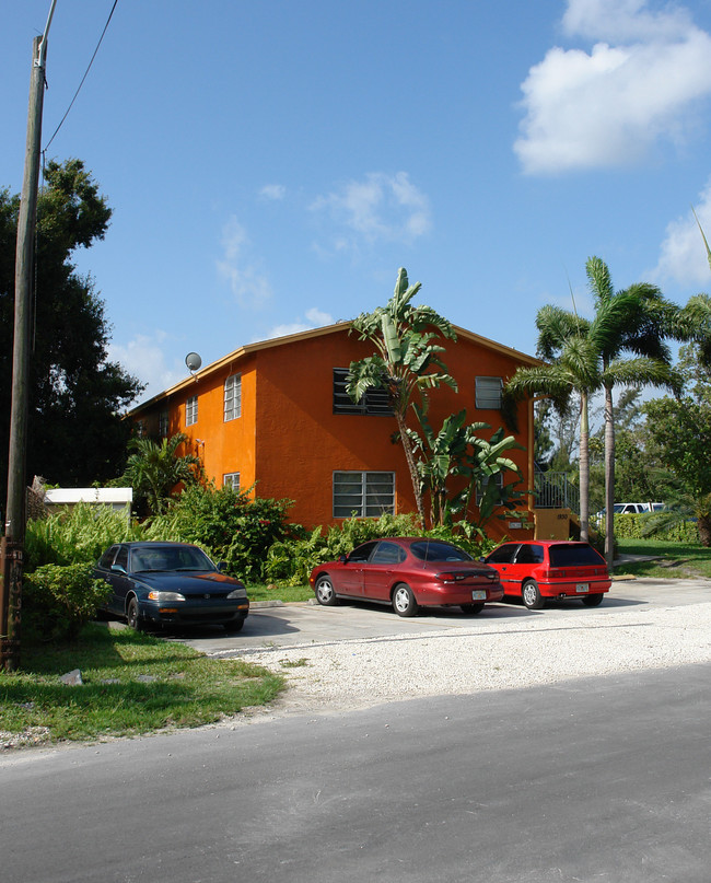 1930 SW 28th St in Fort Lauderdale, FL - Building Photo - Building Photo