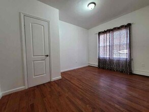 325 Wyona St in Brooklyn, NY - Building Photo - Building Photo