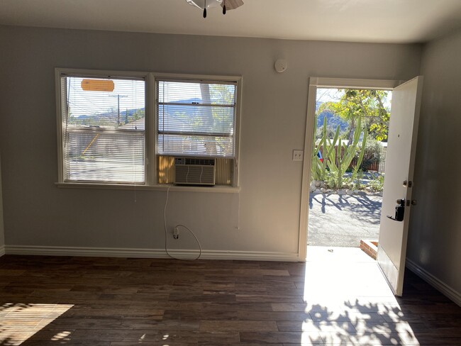 6809 Valmont St in Tujunga, CA - Building Photo - Building Photo