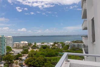 11 Island Ave, Unit 1709 in Miami Beach, FL - Foto de edificio - Building Photo