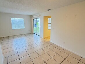 3249 Bloomingdale Villas Ct in Brandon, FL - Building Photo - Building Photo