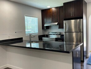 22 NW 14th Ave in Dania Beach, FL - Building Photo - Building Photo