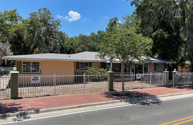 property at 905 SW 8th Ave