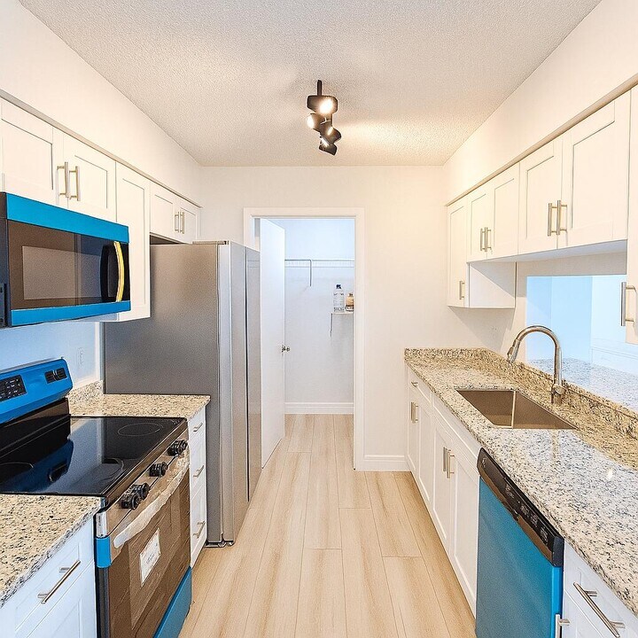 4055 NW Cinnamon Tree Cir in Jensen Beach, FL - Building Photo