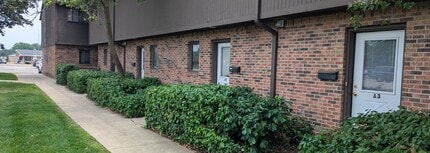 Colonial Apartments in Dekalb, IL - Building Photo - Building Photo