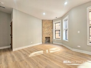 428 W Belden Ave, Unit 20 in Chicago, IL - Foto de edificio - Building Photo