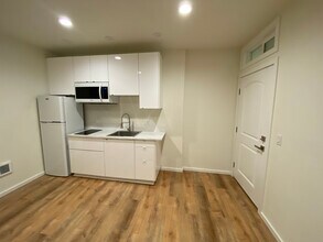 7509 Aurora Ave N in Seattle, WA - Building Photo - Building Photo