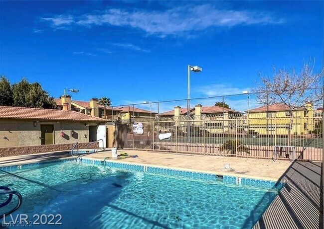 7300 W Pirates Cove Rd-Unit -1032 in Las Vegas, NV - Building Photo - Building Photo