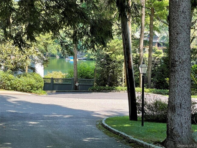 3 N Lake Rd in Armonk, NY - Building Photo - Building Photo