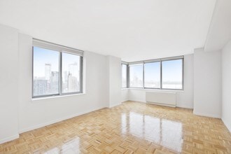 271 W 47th St-Unit -33B in New York, NY - Building Photo - Building Photo