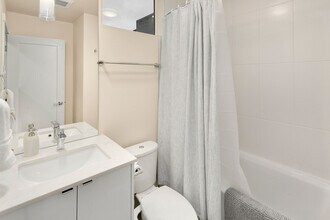 319 Malden Ave E, Unit SI ID1036007P in Seattle, WA - Building Photo - Building Photo