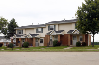 Joy Park Homes in Akron, OH - Foto de edificio - Building Photo