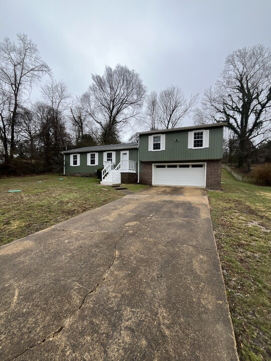 1149 Lyness Ave in Signal Mountain, TN - Building Photo