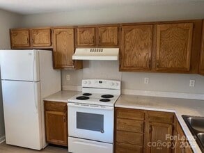 5644 Prescott Ct in Charlotte, NC - Building Photo - Building Photo