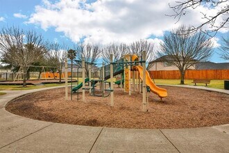1907 Wooded Acres Dr in Humble, TX - Building Photo - Building Photo