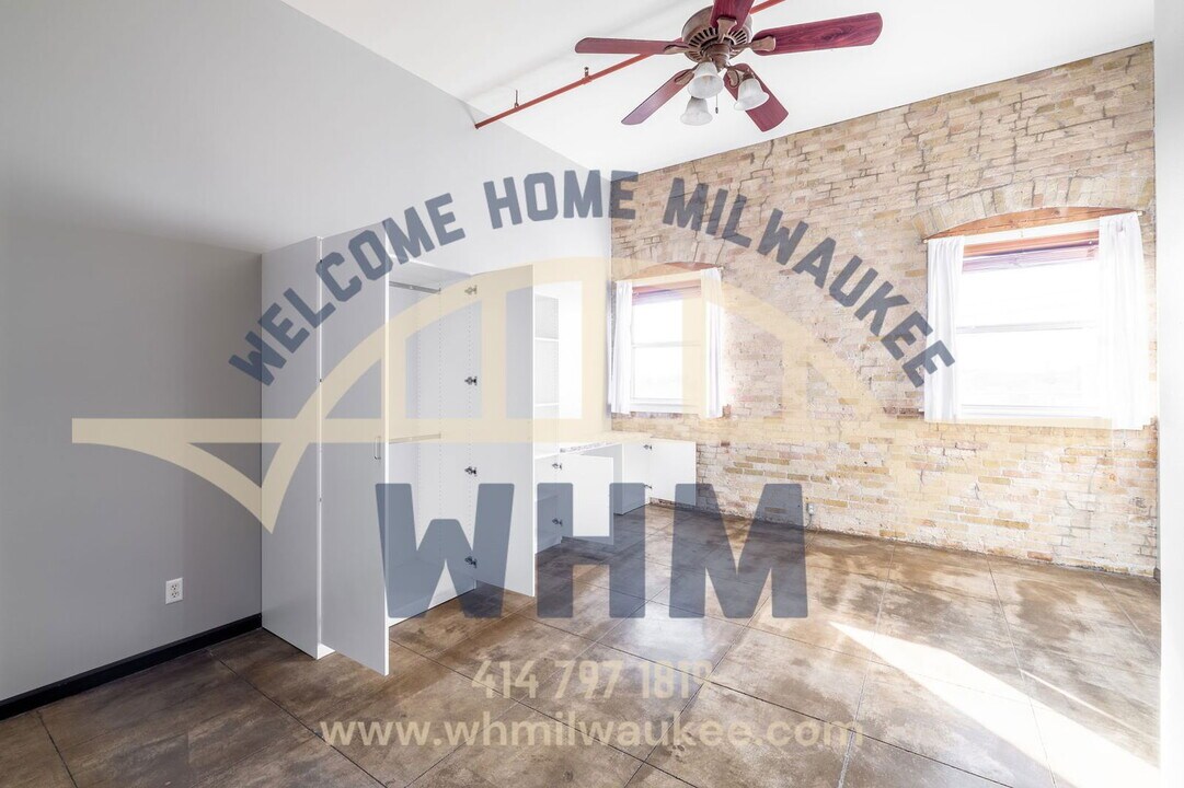 904 E Pearson St in Milwaukee, WI - Building Photo