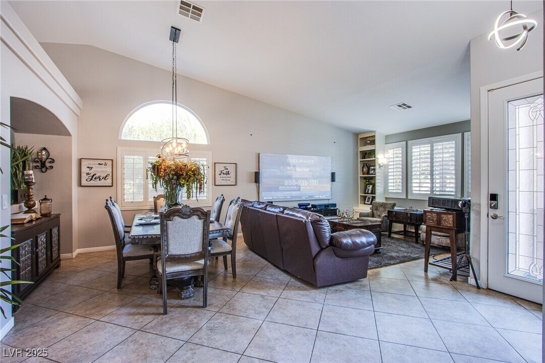 5317 Blue Evergreen Ave in Las Vegas, NV - Building Photo