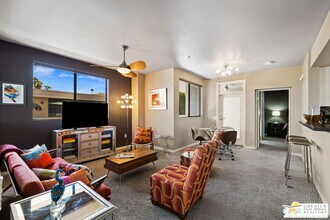 930 E Palm Canyon Dr in Palm Springs, CA - Building Photo - Building Photo