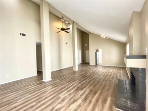 19714 Lake Hollow Ln in Houston, TX - Building Photo - Building Photo