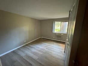 1477 E Winslowe Dr in Palatine, IL - Building Photo - Building Photo