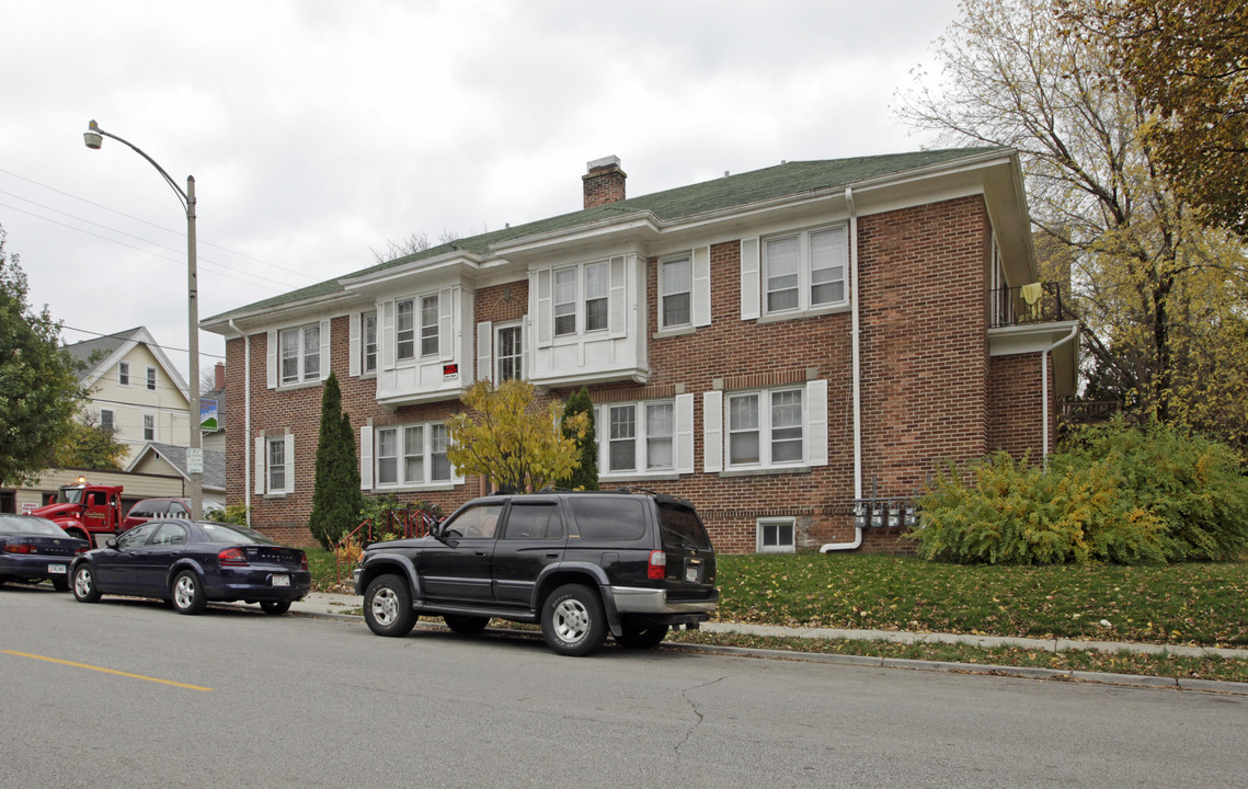 2309 E Locust St in Milwaukee, WI - Building Photo