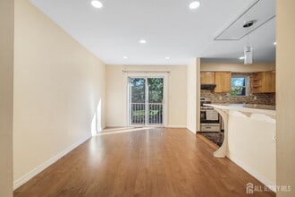6304 Hana Rd in Edison, NJ - Building Photo - Building Photo