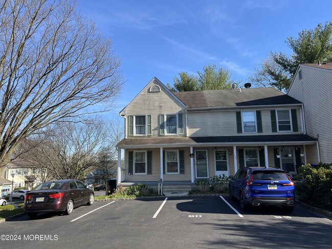 135 Buttonwood Dr in East Brunswick, NJ - Building Photo - Building Photo