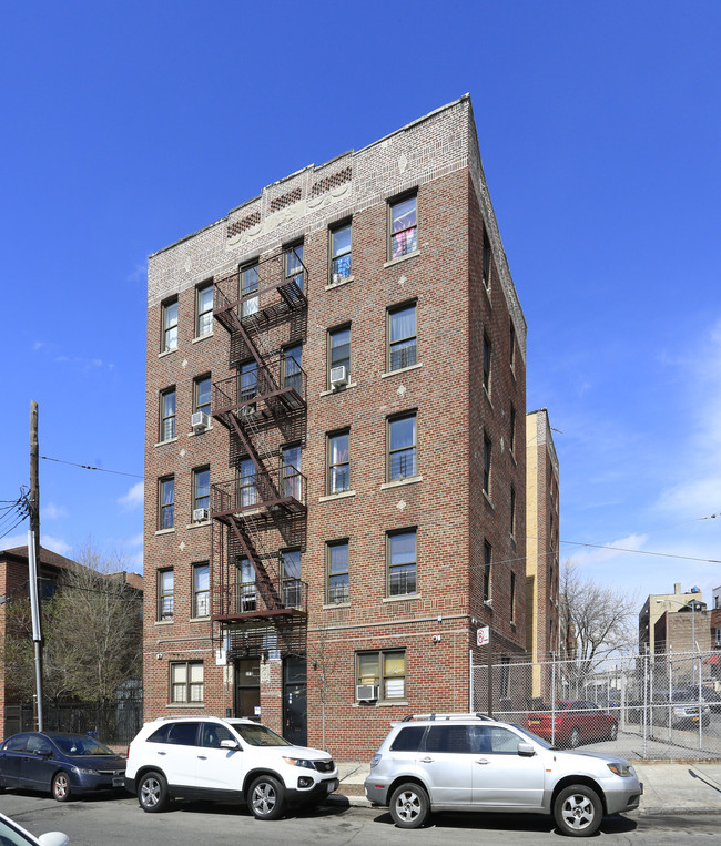 691 E 188th St in Bronx, NY - Building Photo - Building Photo