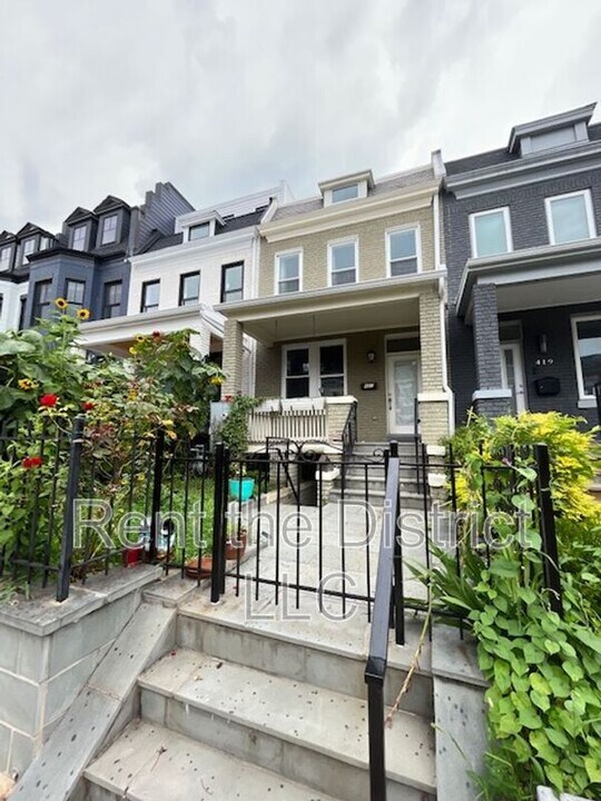 421 Newton Pl NW in Washington, DC - Building Photo
