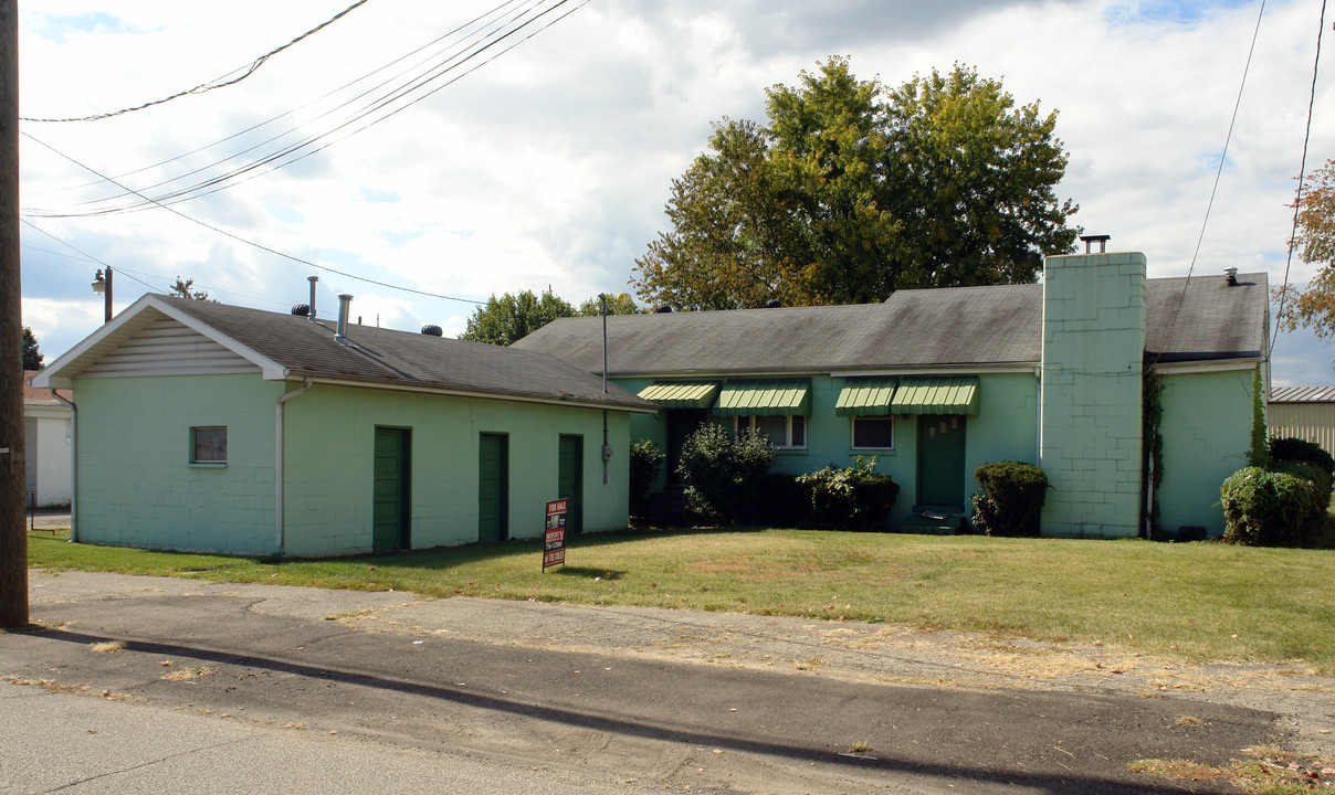 250 6th St W in Kenova, WV - Foto de edificio