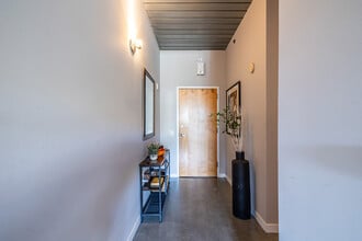 620 Glen Iris Dr NE in Atlanta, GA - Foto de edificio - Building Photo