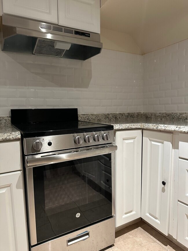 62 E Centennial Ave in Roosevelt, NY - Building Photo - Building Photo