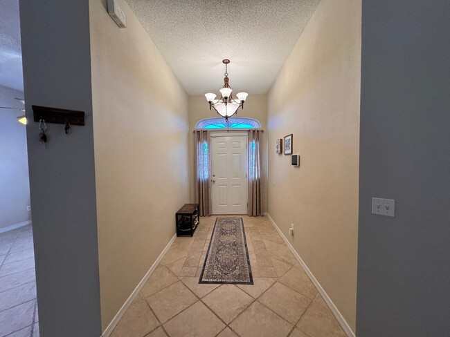231 Trish Dr in Crestview, FL - Foto de edificio - Building Photo