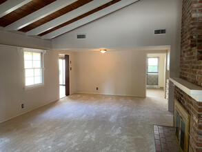 1260 N Hudson Ave in Pasadena, CA - Building Photo - Building Photo