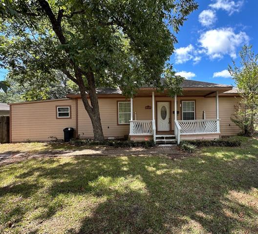 301 W Austin Ave in Cooper, TX - Building Photo