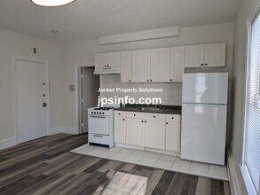 110 Perkins St, Unit 8 in Somerville, MA - Building Photo - Building Photo