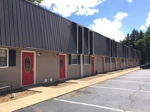 Wood Castle Apartments in Rainsville, AL - Building Photo - Building Photo