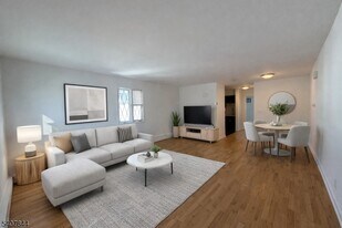 155 Ledge-Landing Rd in Roxbury Township, NJ - Building Photo