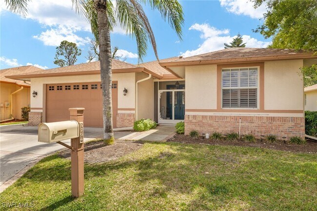 5794 Elizabeth Ann Way in Ft. Myers, FL - Foto de edificio - Building Photo