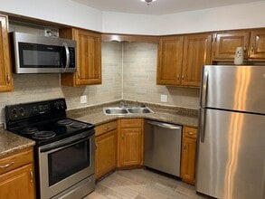 2109 W 45th St in Highland, IN - Foto de edificio - Building Photo