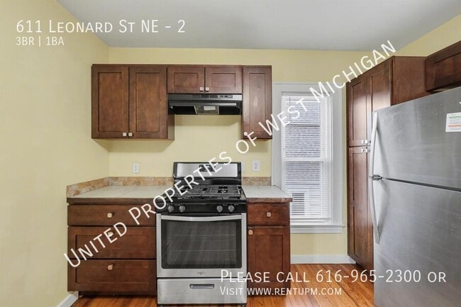 611 Leonard St NE in Grand Rapids, MI - Building Photo - Building Photo