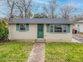 208 Laurel Dr in Berkeley Township, NJ - Building Photo