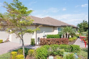 8013 Calle Canovas Ct in Naples, FL - Building Photo