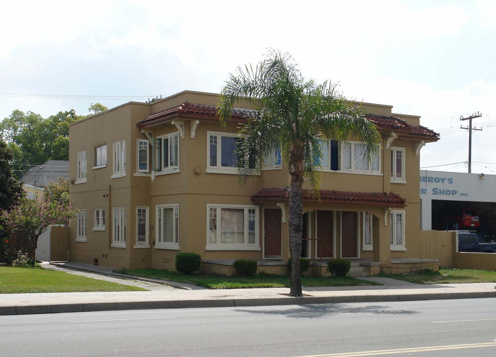 311 S Main St in Santa Ana, CA - Building Photo