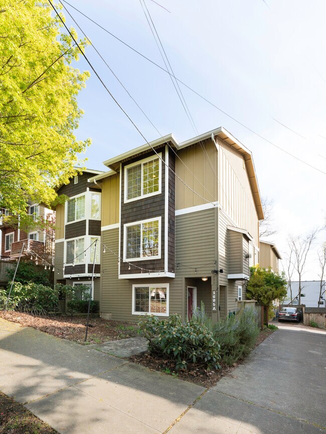 1625 S Weller St in Seattle, WA - Building Photo - Building Photo