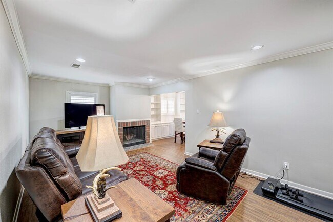 6015 Valley Forge Dr in Houston, TX - Building Photo - Building Photo