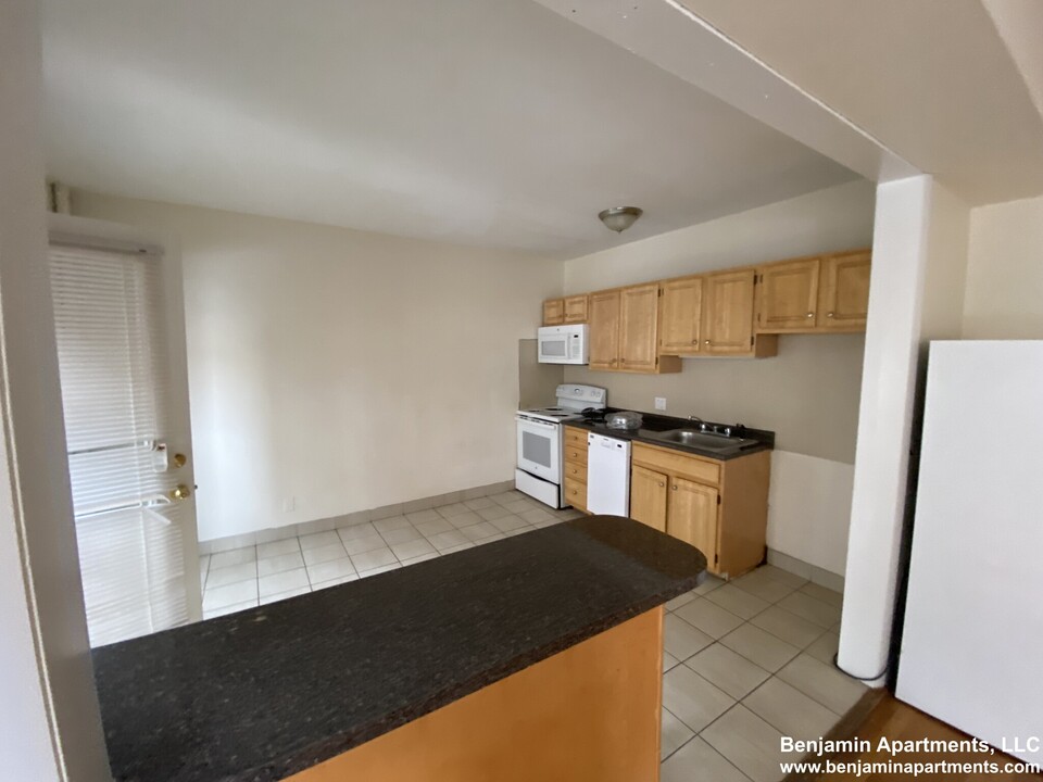 1125 Commonwealth Ave, Unit 2 in Boston, MA - Building Photo