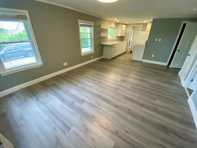 1106 Highland Ave, Unit 2 in South Portland, ME - Foto de edificio - Building Photo