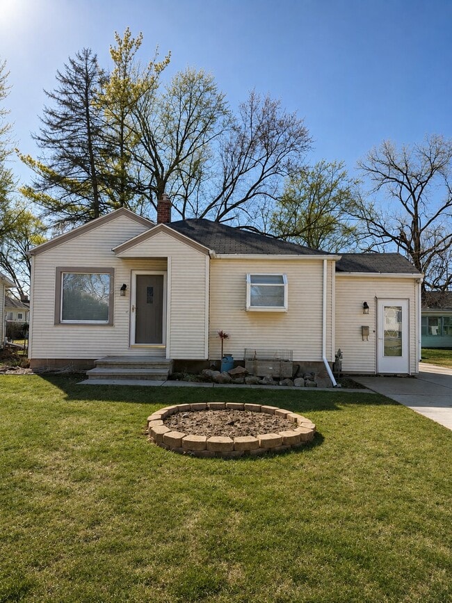 property at 1319 Monroe St
